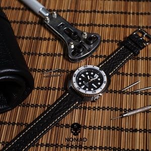 Quick Release Modern Leather Watch Strap in Distressed Black w/ Silver Buckle (20mm)