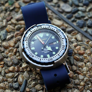 Rubber Nato Strap in Navy with Silver Buckle (22mm)