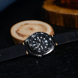 Premium Vintage Oil Waxed Leather Watch Strap in Black w/ Silver Buckle (18mm)